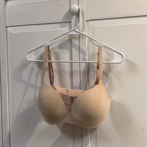 36D Victoria’s Secret tee-shirt bra